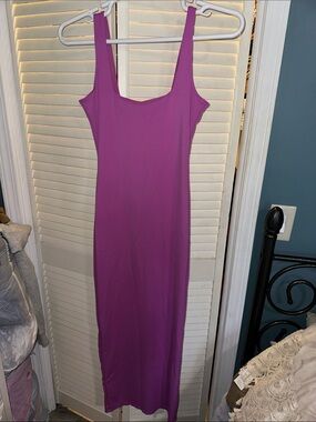 Good American Magenta Scoop-Neck Sleeveless Maxi Dress